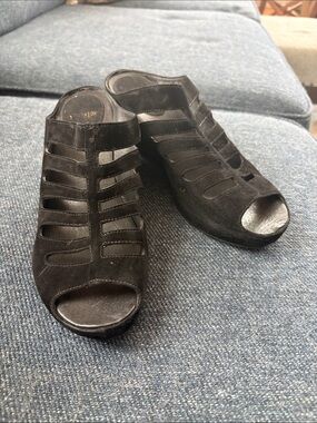 Johnston & Murphy women’s size 7  black suede leather platform TESS wedge sandal